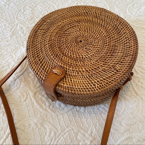 Round Rattan / Straw Bag - Picture 3 of 4